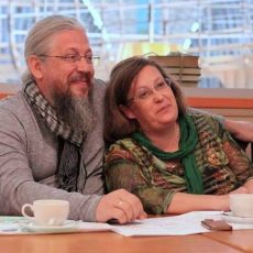 Запись встречи «Клуба многодетных»: Самый заброшенный ребёнок и распределение внимания в большой семье