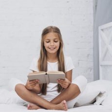 «Просто выдай ему книжку про “это”». Что нельзя скрывать от ребенка, говоря о теле и половых различиях