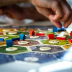 Топ- 5 игр, которые подходят для разновозрастной компании.