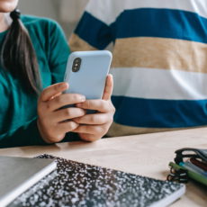 Дижитал детокс – правда ли, что ограничения экранного времени портят отношения?